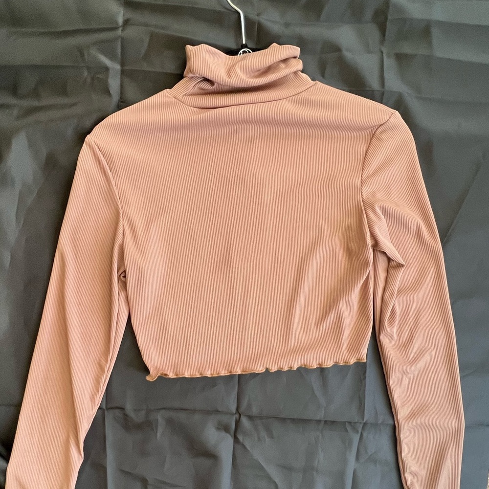 Cropped long sleeve turtleneck